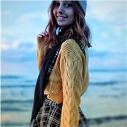 Offro aiuto compiti per bambini e ragazzi di elementari e medie.
Diplomata liceo Artistico 93/100.